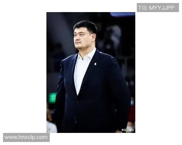 巅峰姚明的篮球艺术与战术解析:如何重塑现代中锋的打法与影响