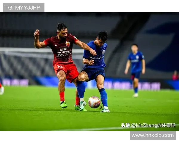 大连方一迎战山东鲁能争夺中超联赛关键三分之战