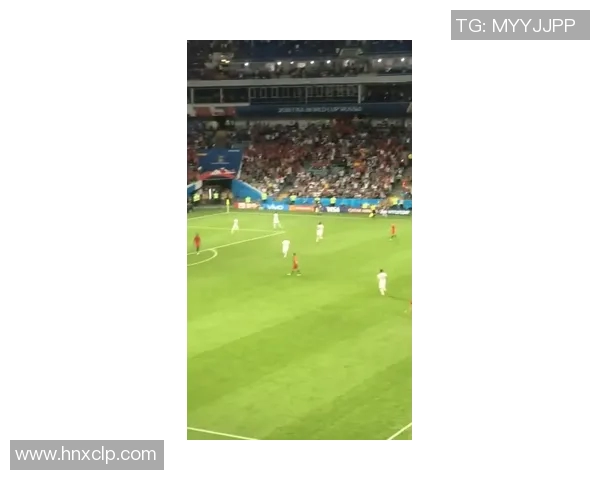 足球明星珍藏图集展示球场风采与个人魅力的精彩瞬间