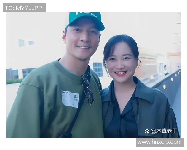 吴彦祖与篮球明星亲密合影展现运动魅力与友谊瞬间的精彩时刻